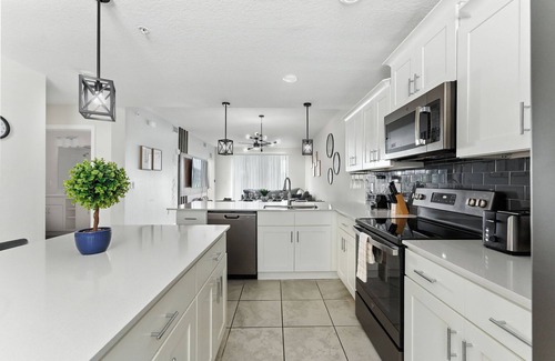Kissimmee Apartment | Elegant 2BR in Storey Lake, Top Location