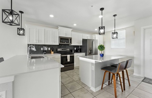 Kissimmee Apartment | Elegant 2BR in Storey Lake, Top Location