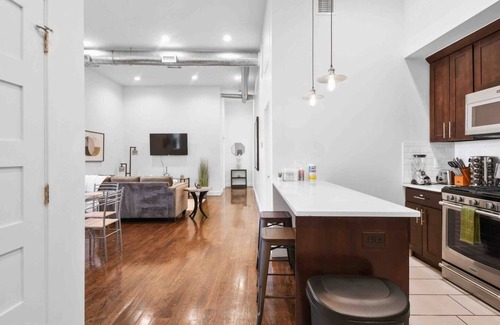 Downtown Newark Hotel | ★Elegant 2BR King Bed | Loft apt | 30 min to NYC★