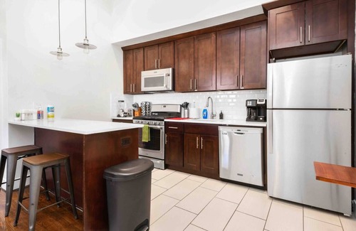 Downtown Newark Hotel | ★Elegant 2BR King Bed | Loft apt | 30 min to NYC★