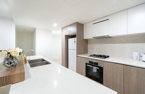 Eagle Farm Apartment | Elegant 2BR Retreat in Hamilton