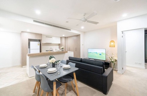 Eagle Farm Apartment | Elegant 2BR Retreat in Hamilton