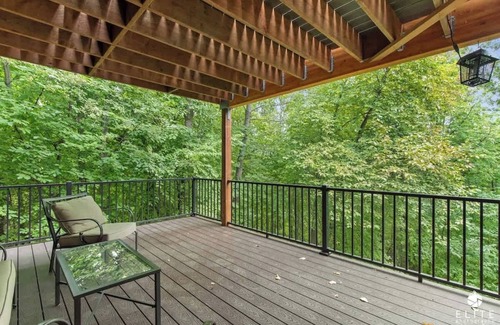 Downtown Anchorage Apartment | Elegant 2BR Retreat | Prime Downtown Location