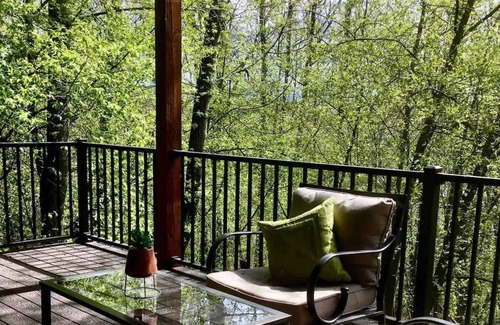 Downtown Anchorage Apartment | Elegant 2BR Retreat | Prime Downtown Location