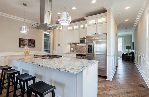 Irving Park House | Elegant 3-Bed, 3-Bath Home in Chicago <25-minutes to O’Hare & Downtown + Parking