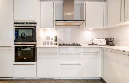 City of Westminster Apartment | Elegant 3 Bed Apartment near Oxford Street with AC