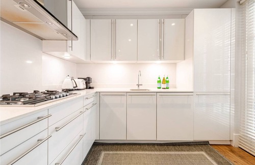 City of Westminster Apartment | Elegant 3 Bed Apartment near Oxford Street with AC