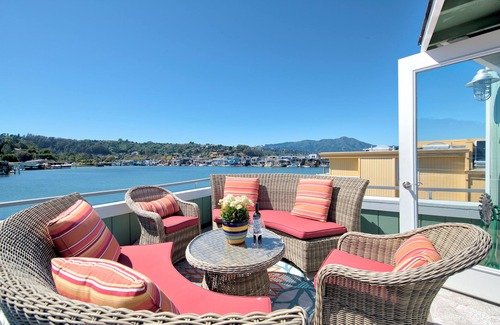 Marin City Boat Rental | Elegant 3-bedroom 3 Bath Floating Home in deep water with amazing bay views!