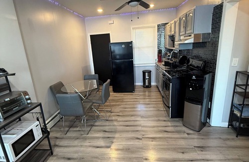Elizabeth Apartment | Elegant 3 Bedroom condo 5 min away from EWR & NJ Transit + 30 min from NYC