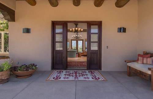 Santa Fe House | Elegant 3 bedroom property with stunning views!