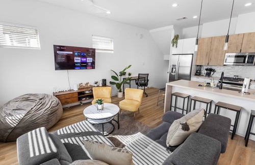OST - South Union House | Elegant 3BR Crib Sleeps 12 Garage Gym Access