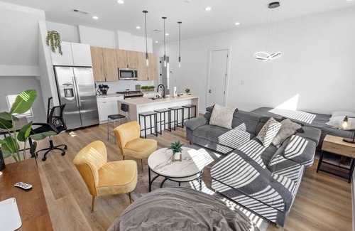 OST - South Union House | Elegant 3BR Crib Sleeps 12 Garage Gym Access