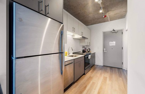 River North Hotel | Elegant 3BR Stay Prime Location