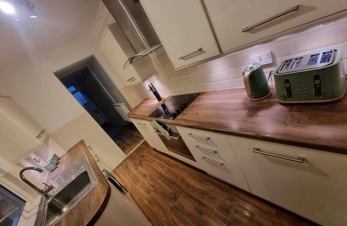 Dartford House | Elegant 4-Bed House in Dartford