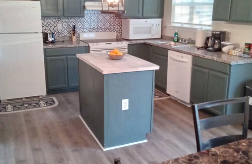 Germantown House | Elegant 4 bedroom family size home about 5 minutes drive from shopping center.