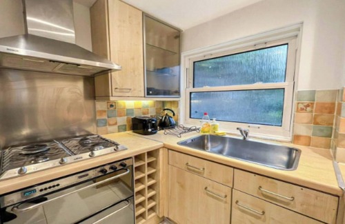 Little Venice Apartment | Elegant 4-Bedroom Home near Little Venice Central London Getaway with Parking