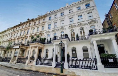 Royal Borough of Kensington and Chelsea Apartment | Elegant 4-Bedroom Penthouse in Prime Kensington Location