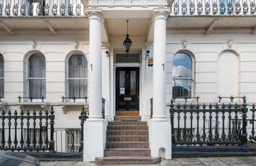 Royal Borough of Kensington and Chelsea Apartment | Elegant 4-Bedroom Penthouse in Prime Kensington Location