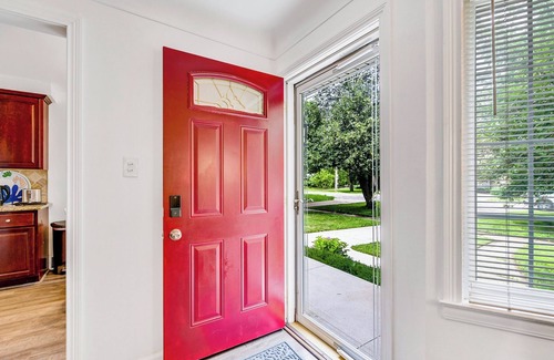 Royal Oak House | Elegant 4BR/3BA Home in Royal Oak- Super fast WiFi-5min to Downtown & Zoo