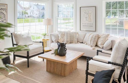 Parma House | Elegant 4BR Deck & Office