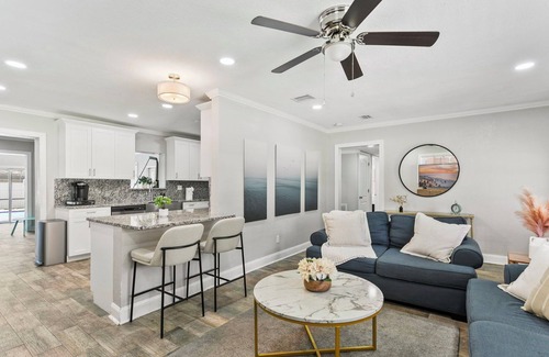 Tampa House | Elegant 4BR Family Retreat with Heated Pool This beautifully appointed home offers 4 spacious bedrooms, 2 modern bathrooms, AC, private pool and sleeps up to 10 guests in total comfort.