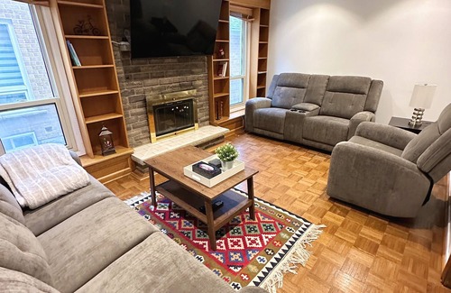Bayview Glen House | Elegant 4BR Home with 2 Parking & Private Entrance