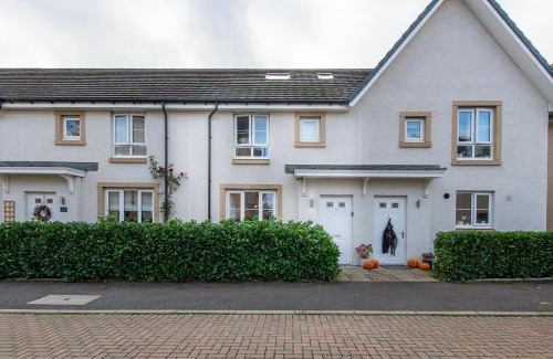 Liberton House | Elegant 4BR Home, Parking, City Centre, Sleeps7