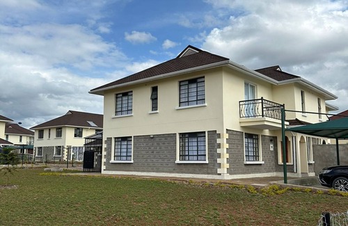 Athi River Villa | Elegant 4BR Villa with Private Pool near JKIA – Greenpark, Athi River