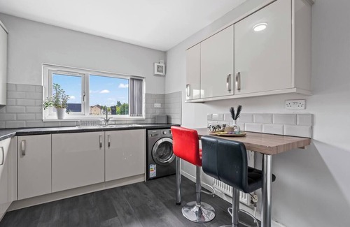 Holbrooks Apartment | Elegant 5-Bedroom Home near CBS Arena