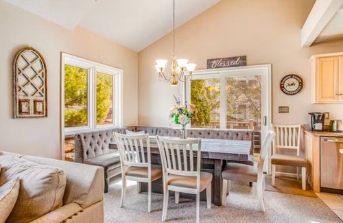 Lake Harmony House | Elegant 5-bedroom house in Beautiful Lake Harmony with view of the Slopes