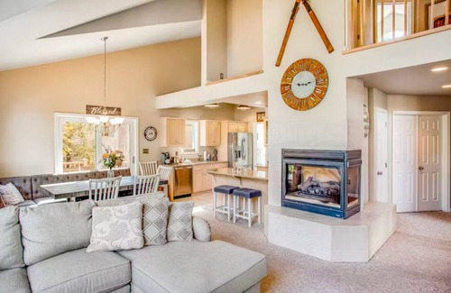 Lake Harmony House | Elegant 5-bedroom house in Beautiful Lake Harmony with view of the Slopes