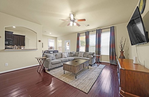 Conroe House | Elegant 5 bedrooms vacation home