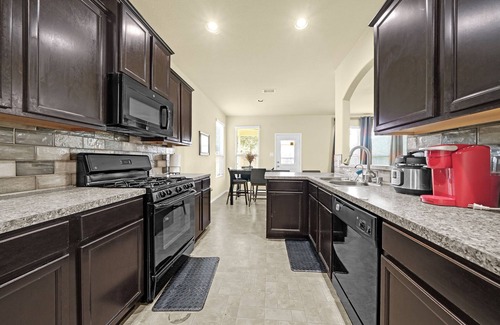 Conroe House | Elegant 5 bedrooms vacation home