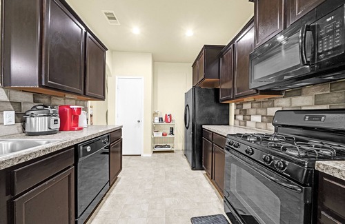 Conroe House | Elegant 5 bedrooms vacation home