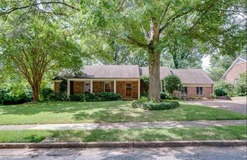 Audubon Park House | Elegant 5 BR East Memphis Home