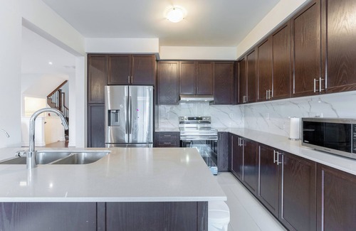 York Regional Municipality House | Elegant 5BR, 3.5WR Retreat |Spacious & Modern Stay