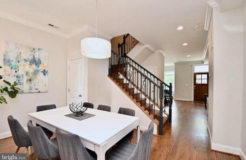 Mount Vernon Square House | Elegant 5BR home near Capitol Hill! Free Parking!
