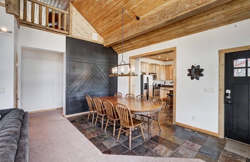 Alma Cabin | Elegant 5BR Mountain Cabin w/Hot Tub Close to Breckenridge