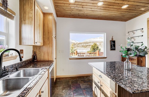 Alma Cabin | Elegant 5BR Mountain Cabin w/Hot Tub Close to Breckenridge