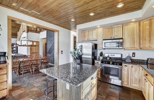 Alma Cabin | Elegant 5BR Mountain Cabin w/Hot Tub Close to Breckenridge