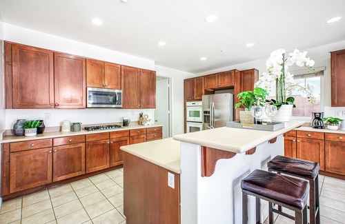 Southridge Village House | Elegant 5BR Retreat｜Breathtaking Fontana Views｜Home Office Included #41210