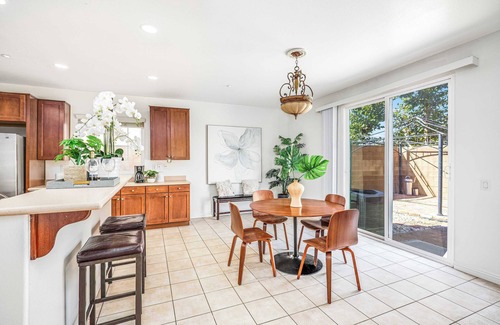 Southridge Village House | Elegant 5BR Retreat｜Breathtaking Fontana Views｜Home Office Included #41210