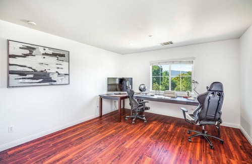 Southridge Village House | Elegant 5BR Retreat｜Breathtaking Fontana Views｜Home Office Included #41210