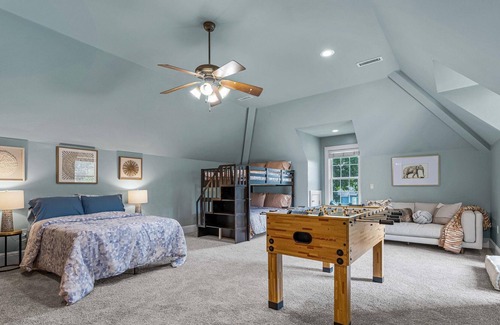 Fletcher House | Elegant 8BR Oasis: Pool, Cinema, 18 min to Asheville