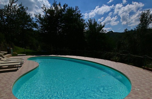 Torgiano Other | Elegant and broad Apartment in Torgiano with Garden and Pool