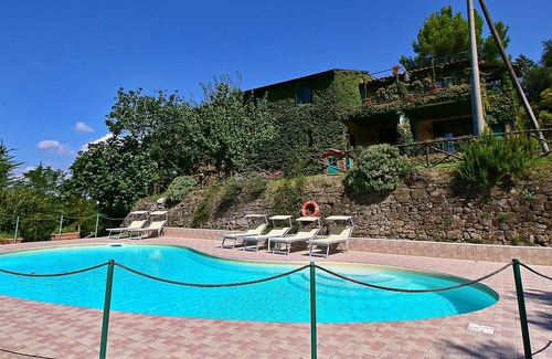 Torgiano Other | Elegant and broad Apartment in Torgiano with Garden and Pool