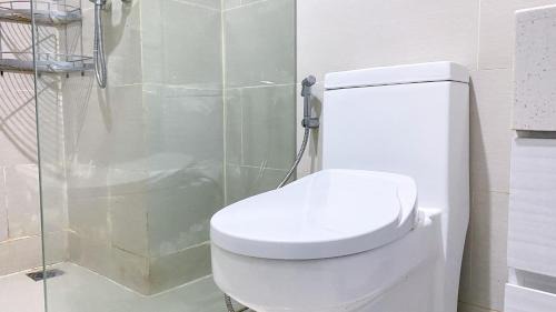 Jakarta Apartment | Elegant and Comfy 3BR Daan Mogot City Apartment By Travelio
