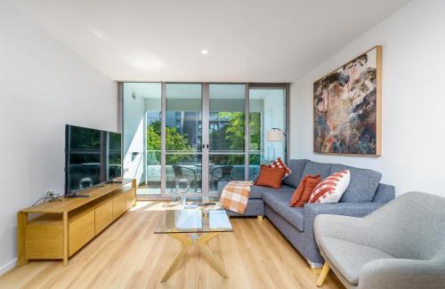 Kingston Apartment | Elegant and Cosy Haven in Lively Kingston Foreshore - Hosted by Canstay