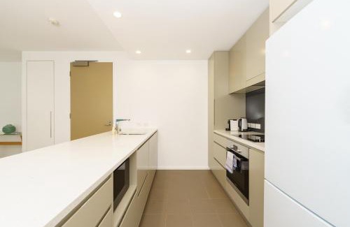 Kingston Apartment | Elegant and Cosy Haven in Lively Kingston Foreshore - Hosted by Canstay