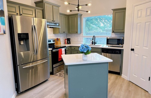 Grand Prairie House | Elegant and Cozy Nook. Pets ok. Extended Stay Bliss